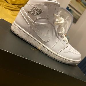 Jordan 1 mids